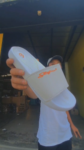 Sandal slip on karet pria wanita putih bonus dompet STNK