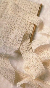 Renda Rajut Rayon Cream Hiasan Mukena