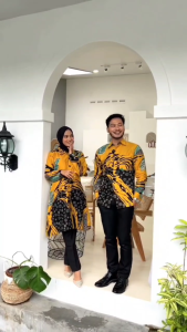 Seragam Tunik Kemeja Batik Couple: Desain Elegan untuk Acara & Kantor
