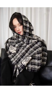 Khăn dạ hoa trà Cha.nel