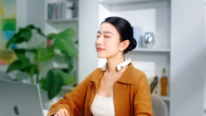 SKG K5-3 Pro Percussion Traction and Kneading Professional Pulse Neck Massager