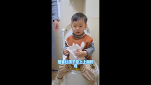 【กรุงเทพจัดส่งสินค้า】ของเล่นเด็ก ที่รองชักโครกเด ที่รองชักโครกเด็ก ฝารองชักโครกเด็ก แบบพับได้ พกพาสะดวก