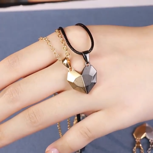 2Pcs/  Magnetic Heart Couple Necklace for Women and Men Fashion Lovers Pendant Charm Wishing Stone Necklace Jewellery