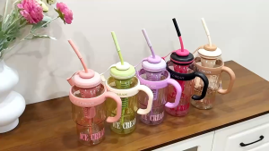 Botol Minum Lucu Infus Water 1400ml dengan Sedotan Pegangan & Pouch