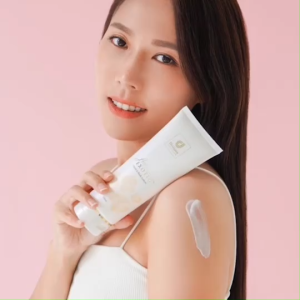 ยกลัง 48 หลอด โลชั่นน้ำหอมเอ็กโซติก โลชั่นขาว 200 ml. Designer Collection Exotic Body Lotion