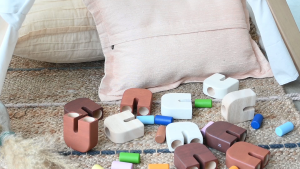 Blue Ribbon Toys บล๊อกไม้ตัวยูสีธรรมชาติ(NATURAL U BLOCKS) เสริมจินตนาการ เรียนรู้พื้นฐานฟิสิกส์สำหรับเด็ก