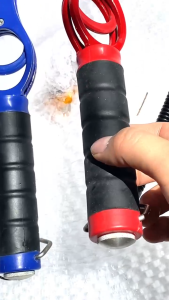 Kìm kẹp cá bằng nhôm có cân lên tới 18kg