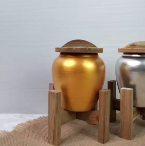 โอ่งฮวงจุ้ยมงคล โอ่งคู่เงินทอง โอ่งมงคลพร้อมขาตั้งไม้ โอ่งเซรามิกเรียกทรัพย์ ได้เป็นคู่เงิน-ทอง