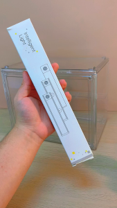 Yomihome กล่องโชว์โมเดล สามชั้น วัสดุอะคริลิก พร้อมไฟ LED กันฝุ่น กันน้ำประกอบง่าย สามารถซื้อใช้งานคู่กัน มีไฟให้เลือก 2 สี