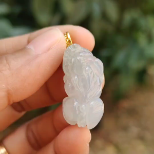 Semi Icy Quality Natural Type A Jadeite Jade crafted as Pixiu set with 18k Gold Clasp as pendant with certificate weigh 6.76 grams measurement 26.7 * 13.7 * 10.2 mm (18kp33)