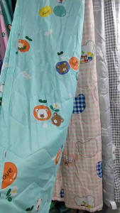 ผ้าห่ม ใยไหมเย็นลายการ์ตูน 6 ฟุต175cm×200cmมีกระเป๋าหิ้ว