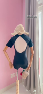 Bikini liền mảnh tay ngắn màu đen khoét lưng GIỌT NƯỚC