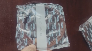 Phớt chắn dầu bánh trước Howo Dongfeng Hino 500 Hyundai HD210 Isuzu FVM. Thông số 100x120x12 lưng sắt