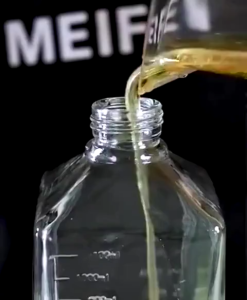 MLADEN 1600ML Large Capacity Fructose Extrusion Bottle Hand Pressed Plastic Bottle Quantify Juice Dispenser