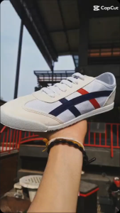 ศูนย์ รองเท้าผ้าใบ ซากูระ สีขาว-สีครีม 37-44 สาม ขาว ครีม ดำ