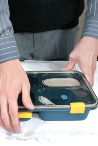 Kotak Makan Anti Bocor 3/4 Grid Sekat Lunch Box Free Sendok TTB8815