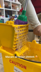 330-1211 IMEC XTRA SP24 -MOP  BUCKET C/W SIDE PRESS WRINGER YELLOW 24L B