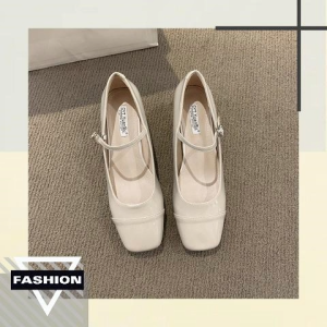 PiShops .ใหม่พร้อมส่ง รองเท้าแฟชั่นเสริมส้น รูปทรงเป็นทางการสวมใส่สบาย สาวๆออฟฟิศต้องมี สีสวยละมุนราคาดีเกินต้าน รุ่นนี้ทำความสะอาดง่าย  มีให้เลือกหลายสี พลาดได้ไงจัดโลดด