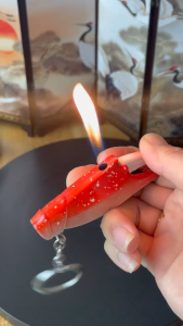 HCM Bật Lửa Xài Gas Hình Cái Càng Ghẹ Độc Đáo Lạ Mắt