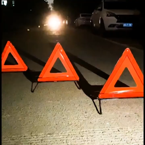 Biển cảnh cáo nguy hiểm ININ Biển tam giác phản quang có chân đứng cảnh báo nguy hiểm ban đêm an toàn tiện lợi