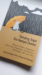 Buku Tenang Saja Ini Hanya Dunia
