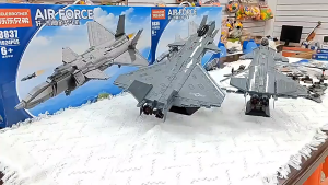 Mainan Balok pesawat terbang 1411Pcs J-20 Fighter 3D Puzzle Susun Edukasi Mainan