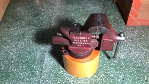 Eto kẹp bàn Mỹ Columbian 6Kg kèm đế xoay Zin