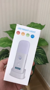 ไฟฉาย LED NIGHT LIGHT SENSOR ไฟฉาย LED พร้อมฐานตั้งมีเซ็นเซอร์ตรวจจับการเคลื่อนไหวเปิดได้นาน 72 ชั่วโมง ตรวจสอบคุณภาพและอัพเกรดแบตเตอรี่โดย CHEVAL