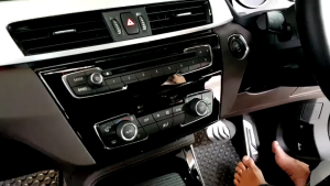 Mercedes-Benz C-Coupe C200 (2019) ฟิล์มกันรอยรถยนต์ ภายในรถ PianoBlack by ARCTIC - บริเวณรอบที่ปรับแอร์