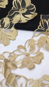 1pcs Embroidery Lace NeckLine Collar Patch Cotton Flower Lace Collar Applique Wedding Bridal Lace Sewing Dress DIY Trim