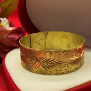 กำไลคลิปล็อคทองเหลืองตัดลาย เส้นผ่านศูนย์กลาง 5 ซม.งานดิบ ไม่ชุบ ทองเหลืองโบราณ ใส่ได้ทุกโอกาส