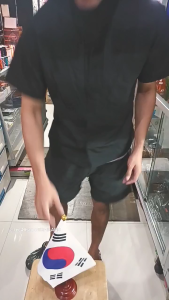 KOREA เกาหลี ธง ธงเดี่ยว ธงตั้งโต๊ะ International Flag ขนาด 14×20cm เสาขนาด เส้นผ่านศูนย์กลาง 7.5cm สูง 35cm Flag ไรท์ส