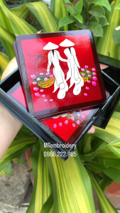 Bộ Lót Cốc Vẽ Sơn Mài Áo Dài Gánh Hoa Hộp 6 Tấm Kích Thước 12cm