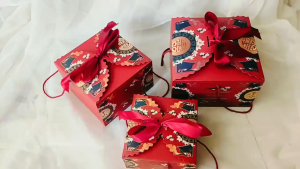 กล่องของขวัญ กล่องใส่ของรับไหว้สีแดง ลายจีนมงคล พร้อมส่งในไทยค่ะ