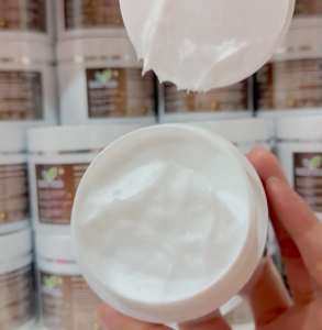 ทรีทเม้นท์มะพร้าว เคราติน อินไวท์เฮิร์บ ครีมหมักผมมะพร้าว ครีมนวดมะพร้าว INVITE HERB NATURAL COCONUT WITH KERATIN HAIR TREATMENT 100 g.