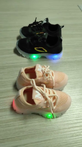 🔥 จัดส่งจากคลังสินค้าในประเทศไทย 🔥 รองเท้ากีฬาเด็กเด็กผู้ชายรองเท้ากีฬา LED Light Up รองเท้าผ้าใบเรืองแสงรองเท้าผ้าใบเรืองแสงรองเท้าผ้าใบเด็กระบายอากาศสบาย