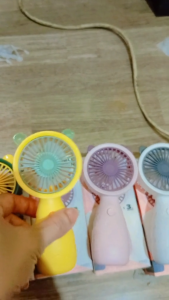 Quạt tích điện cầm tay mini tai thú kích thước 13x6 cm kèm sạc