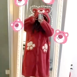 พร้อมส่งจากกทม🚙ชุดนอนหมีสตรอเบอร์รี่ ชุดนอนยาวลายการ์ตู ชุดนอนขนแกะปะการัง ชุดนอน ชุดมาสคอต นใส่สบาย