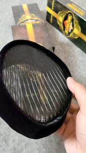 Peci Hitam Wadimor Full AC Tinggi 7-10 cm Bludru Halusan Premium\\n\\nPeci hitam Wadimor Full AC adalah pilihan tepat untuk acara formal dan penampilan profesional Anda. Dengan berbagai tinggi, mulai dari 7 cm hingga 10 cm, peci ini menawarkan kenyamanan dan keunggulan dalam hal material dan desain. Mari kita bahas lebih lanjut tentang ukuran, keunggulan, dan cara memilih peci hitam Wadimor Full AC.\\n\\n Ukuran Peci yang Tepat\\n\\n Peci Tinggi 7 cm\\n\\nPeci dengan tinggi 7 cm cocok bagi mereka yang menginginkan peci dengan ukuran sedang. Tinggi ini memberikan penampilan yang elegan tanpa terlalu mencolok.\\n\\n Peci Tinggi 8 cm\\n\\nPeci dengan tinggi 8 cm lebih cocok bagi mereka yang ingin menonjolkan penampilan mereka di acara formal. Tinggi ini tetap memberikan penampilan yang sopan dan profesional.\\n\\n Peci Tinggi 9 cm\\n\\nPeci dengan tinggi 9 cm cocok bagi mereka yang ingin menunjukkan kepercayaan diri dan penampilan yang menarik perhatian. Tinggi ini masih bisa diterima dalam acara formal.\\n\\n Peci Tinggi 10 cm\\n\\nPeci dengan tinggi 10 cm cocok bagi mereka yang ingin tampil lebih mencolok dan menunjukkan kepribadian mereka. Meskipun tinggi ini mungkin kurang formal dibandingkan dengan tinggi lainnya, peci ini tetap bisa digunakan dalam acara-acara tertentu.\\n\\n Keunggulan Peci Hitam Wadimor Full AC\\n\\n Bludru Halusan Premium\\n\\nPeci hitam Wadimor Full AC menggunakan bludru halusan premium yang memberikan kenyamanan dan penampilan yang menarik. Bludru ini tidak mudah rusak dan tahan lama.\\n\\n Kualitas Material\\n\\nPeci ini dibuat dengan kualitas material terbaik, yang membuatnya tahan lama dan nyaman digunakan. Material yang digunakan juga mudah dirawat dan tidak mudah kusut.\\n\\n Desain Formal\\n\\nDesain peci hitam Wadimor Full AC sangat formal dan elegan, cocok untuk berbagai acara formal seperti pernikahan, pesta, atau acara-acara profesional lainnya.\\n\\n Cara Memilih Peci Hitam Wadimor Full AC\\n\\n Perhatikan Ukuran\\n\\nPerhatikan ukuran peci yang sesuai dengan kepala Anda. Peci dengan ukuran yang tepat akan memberikan kenyamanan dan penampilan yang menarik.\\n\\n Cocokkan dengan Acara Formal\\n\\nPastikan peci yang Anda pilih cocok dengan acara formal yang akan Anda hadiri. Peci hitam Wadimor Full AC tersedia dalam berbagai tinggi, sehingga Anda bisa memilih yang paling sesuai dengan acara Anda.\\n\\n Perhatikan Bludru Halusan Premium\\n\\nBludru halusan premium pada peci ini memberikan kenyamanan dan penampilan yang menarik. Pastikan Anda memilih peci dengan bludru halusan premium untuk mendapatkan hasil terbaik.\\n\\nDengan memahami ukuran, keunggulan, dan cara memilih peci hitam Wadimor Full AC, Anda dapat memilih peci yang tepat untuk acara formal Anda. Selamat mencoba!\n}