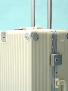 Travelcompanion 28 inch Aluminum frame Business suitcase USB charge