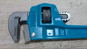 TOTAL Pipe wrench/Kunci Pipa 8\" 27mm THT272086
