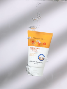 Facial Cleanser Oil Skin Foam Cleanser Face Wash Salicylic Acid Oil Control Brightening Skin Care Thailand Shrink Pores Control Sebum 250g 潔面乳