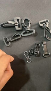 Cantolan / Pengait Tas Bahan Plastik Hitam