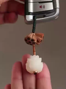 Móc Khóa Xe Hơi Mặt Gỗ Hoa Sen Sáng Tạo Phong Cách Thích Hợp Treo Túi Xách Móc Khóa Ô Tô Xe Máy