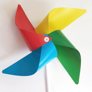 Chong chóng nhựa nhiều màu cầm tay-NIEVE