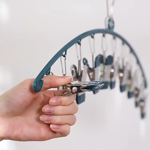 HOMEC ไม้แขวนหนีบผ้าพร้อมตะขอล๊อค ที่หนีบผ้าสแตนเลส ที่หนีบผ้า pants hanger 10 ตัวหนีบ รับน้ำหนักได้ดี ยืดหยุ่นดี แรงยึดแน่น ไม่ดึงออกง่าย