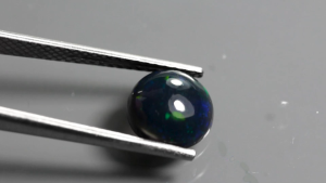 1.00 ct พลอยแท้ โอปอล หลายสี เอธิโอเปีย อบด้วยความร้อน กลมหลังเบี้ย