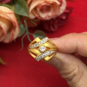 แหวนทองฝังเพชร ดีไซส์สวย เรียบหรู เสริมบารมี ชุบทอง แหวนแฟชั่น ใส่ได้ทุกโอกาส รูปถ่ายจากสินค้าจริง พร้อมส่ง