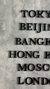 ป้ายชื่อเมืองประเทศ ติดแยกตัว ป้ายติดใต้นาฬิกา ป้ายอะคริลิค นูนสวย สไตล์โมเดิร์น มินิมอลDesignfac