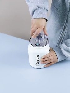 TTO กระบอกเก็บเย็น ความจุขนาดใหญ่1000MLแก้วเก็บความเย็น กระติ๊กน้ำพกพา กระติกน้ำไป รร กระติ๊กน้ำ มีฟาง เก็บร้อน เย็นได้12-24H hand + shoulder strap